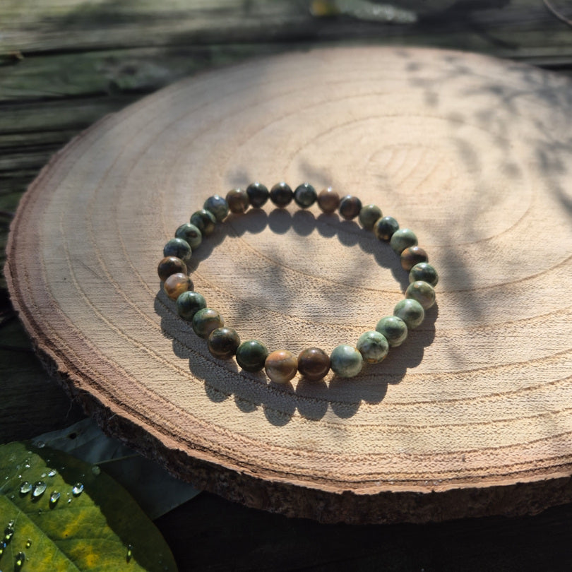 Bracelet en perles de 6 mm en rhyolite naturelle d’Australie, pierre de créativité, de renouveau et d’équilibre émotionnel.