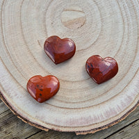 Galet Coeur en Jaspe Rouge