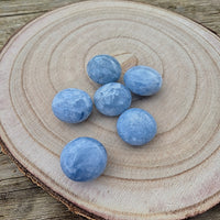 Petit Galet en Calcite Bleue