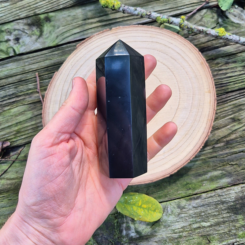 Pointe en shungite naturelle de Russie, 3 x 10 cm, pierre de protection, d’ancrage et de purification énergétique.