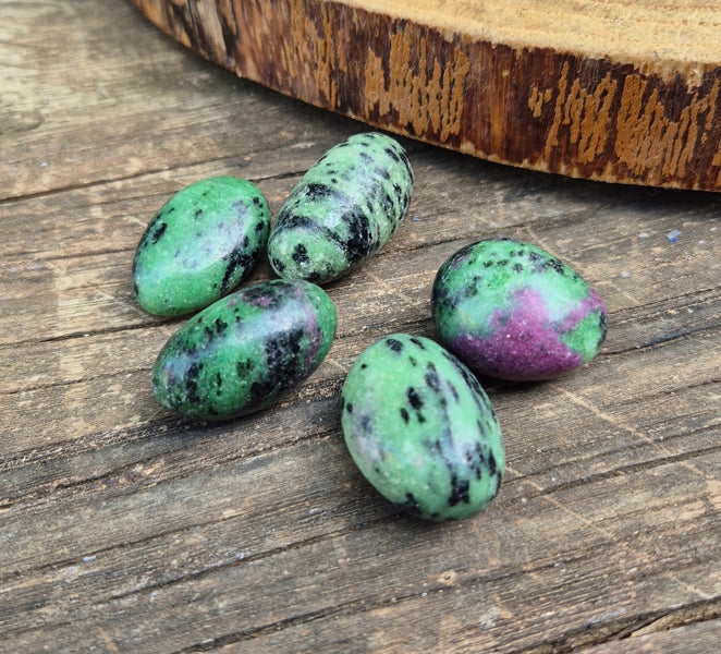 Pierre Roulée Rubis Zoïsite de Tanzanie