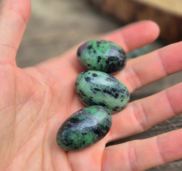 Pierre Roulée Rubis Zoïsite de Tanzanie