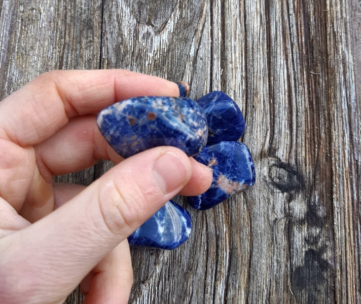 Pierre roulée sodalite orange qualité AA