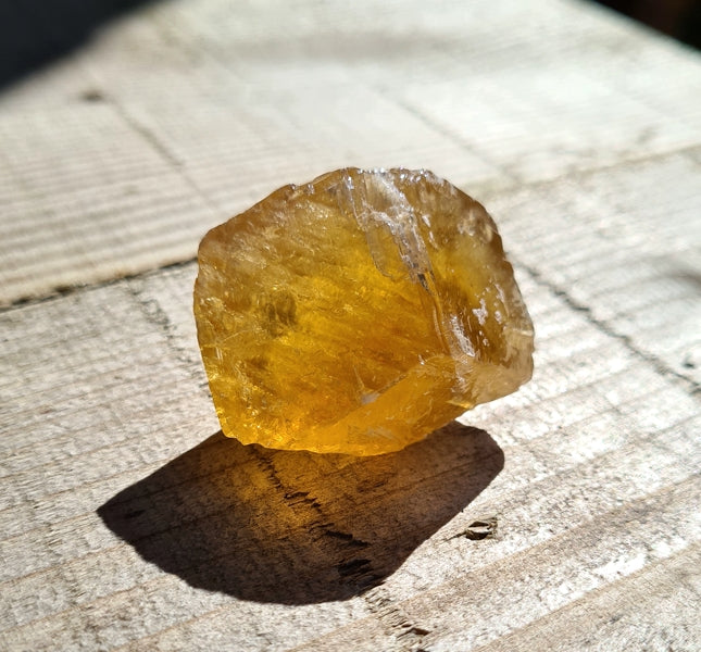 Pierre brute calcite miel