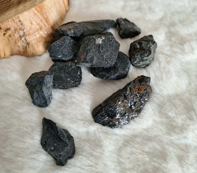 pierre brute tourmaline noire
