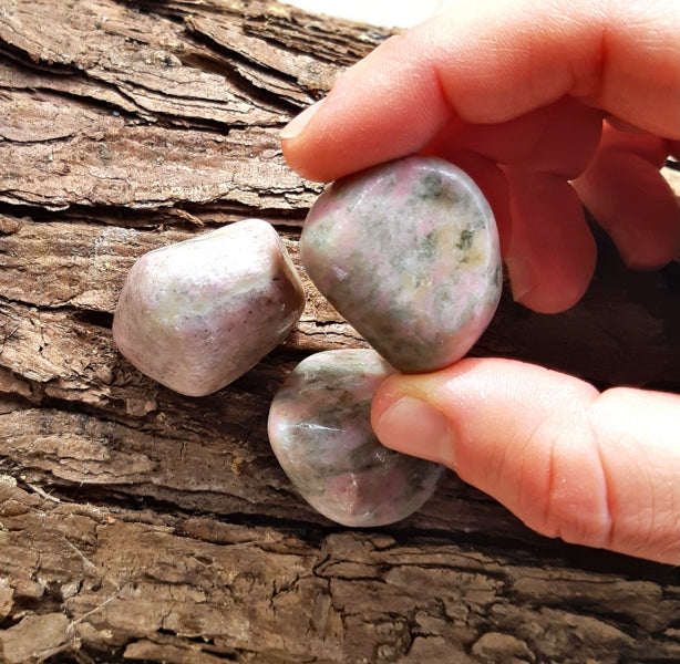 Pierre roulée thulite qualité A