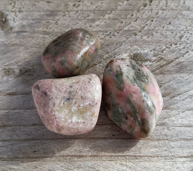 Pierre roulée thulite qualité A