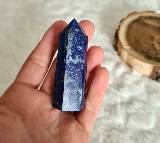 pointe polie de lapis lazuli