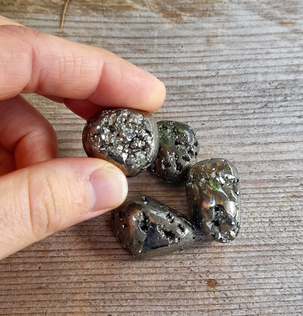 Pierre roulée pyrite