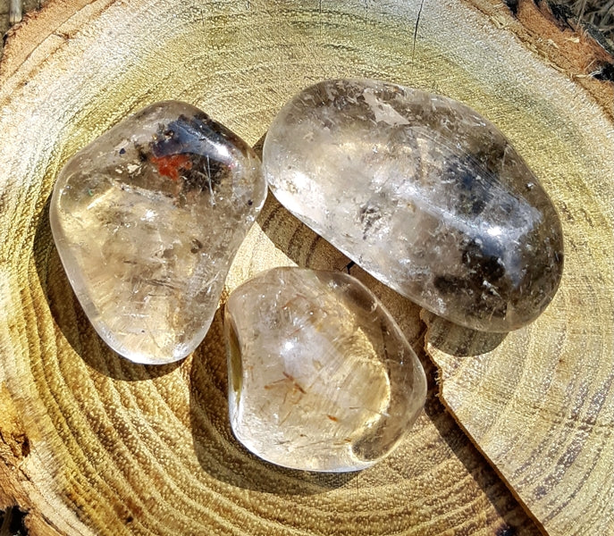 Pierre roulée quartz rutile inclusion mica