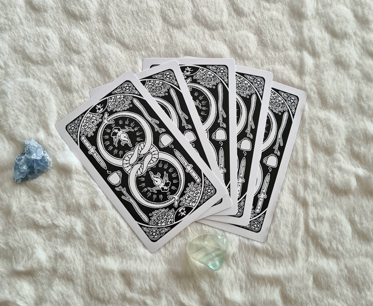 this might hurt tarot: édition française