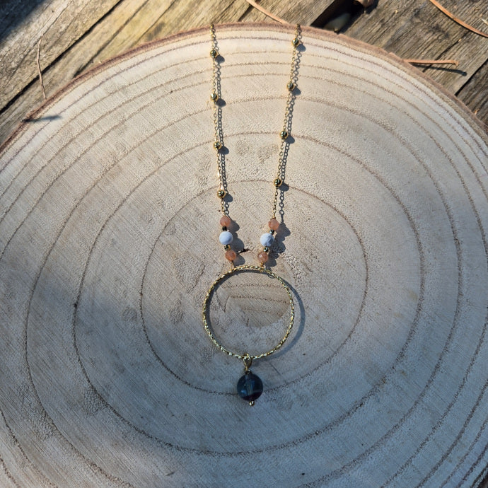 Ainé - Collier en Howlite, Fluorite et Pierre de Soleil