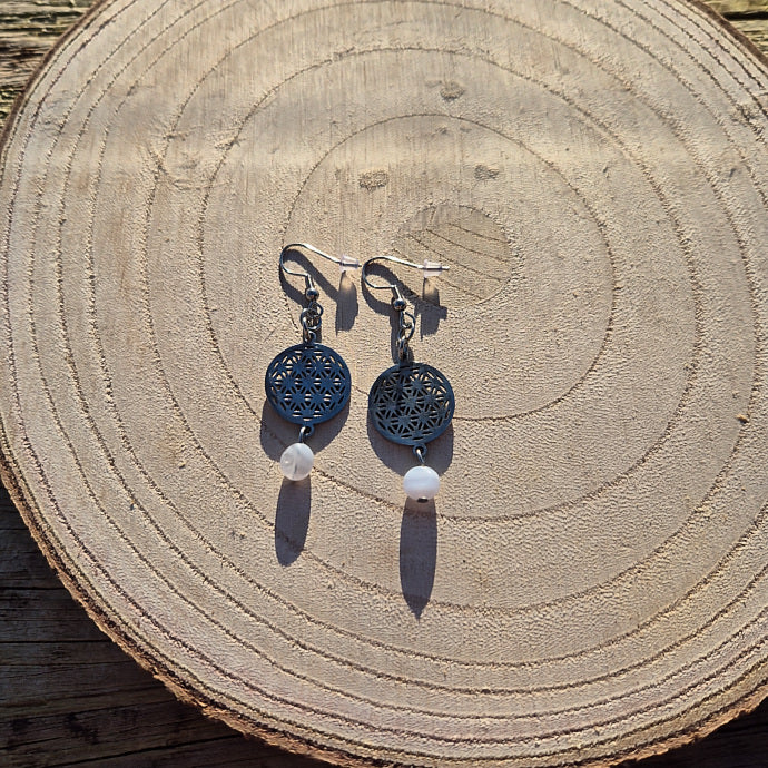 Boucle d'Oreille Création Fleur de vie et Calcédoine Bleue