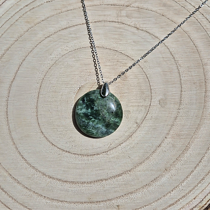 Collier Rond en Chrysoprase de Madagascar Chaine couleur Argent