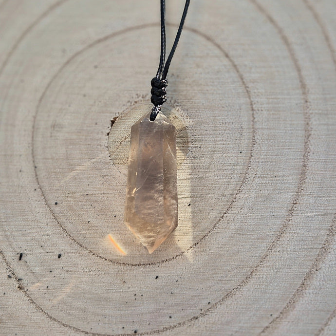 Collier Double Pointe en Quartz Fumé sur Cordon