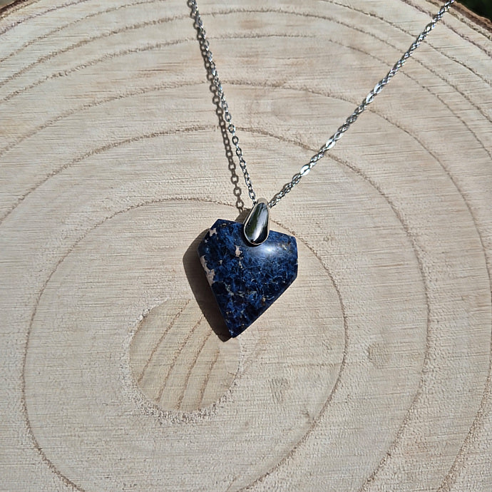 Collier en Dumortiérite de Madagascar Triangle