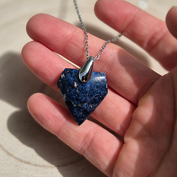 Collier en Dumortiérite de Madagascar Triangle