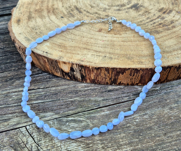Collier Grains en Calcédoine Bleue
