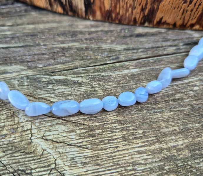 Collier Grains en Calcédoine Bleue