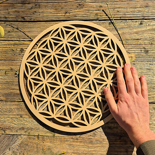 Plaque Fleur de Vie sculptée en bois 30cm