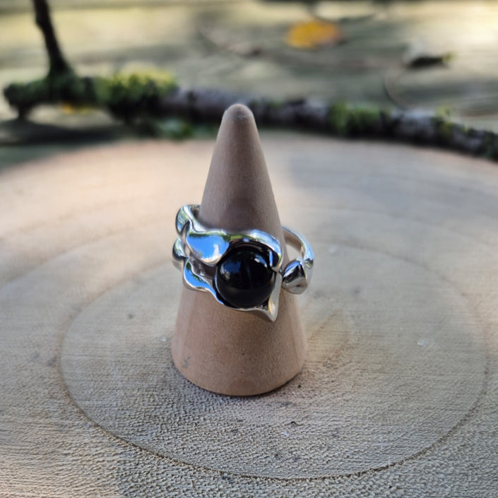 Bague réglable en argent 925 avec onyx noir, bijou élégant et intemporel.