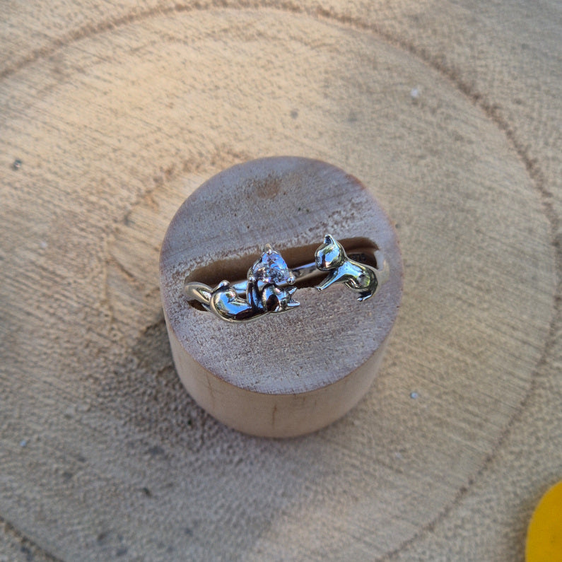 Bague réglable en argent 925 avec motif chat, bijou élégant et original.