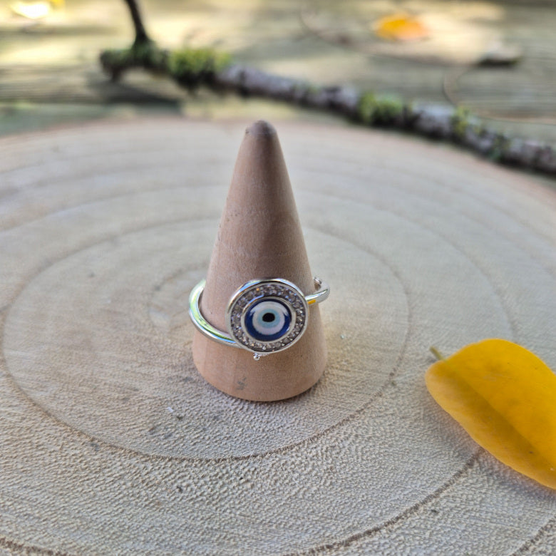 Bijou en argent sterling orné d’un Œil de Nazar bleu contre le mauvais œil