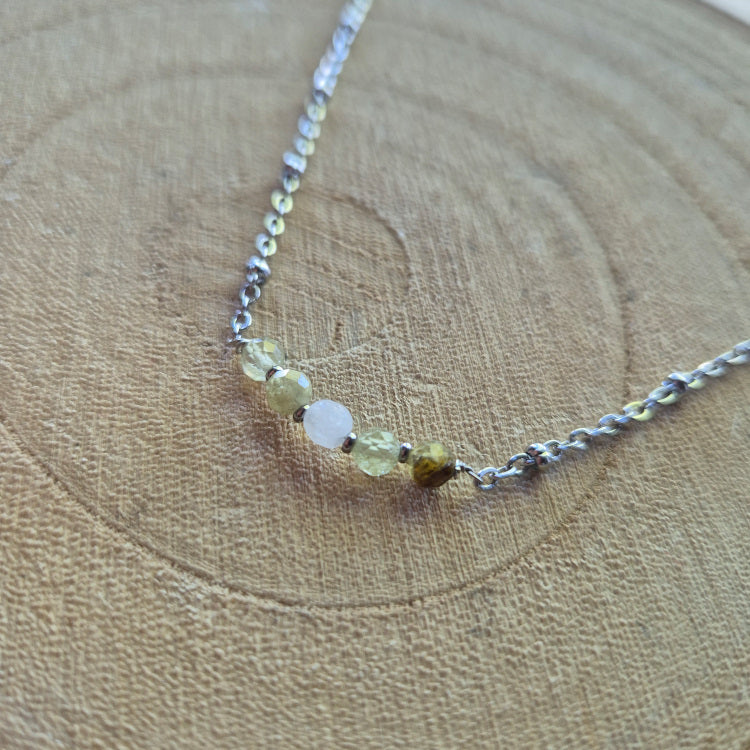 Collier grenat vert et quartz rose – création Les Secrets de G&M en acier inoxydable, bijou doux et symbolique