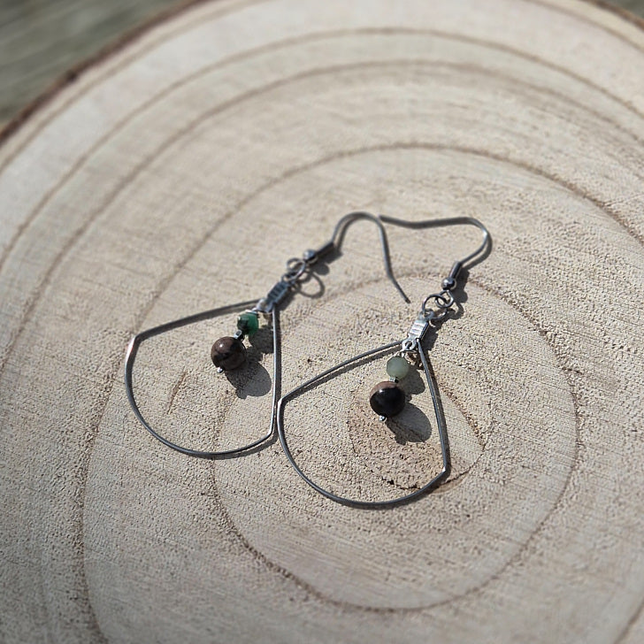 Eveil - Boucles d'Oreille Opale Dendritique et Emeraude