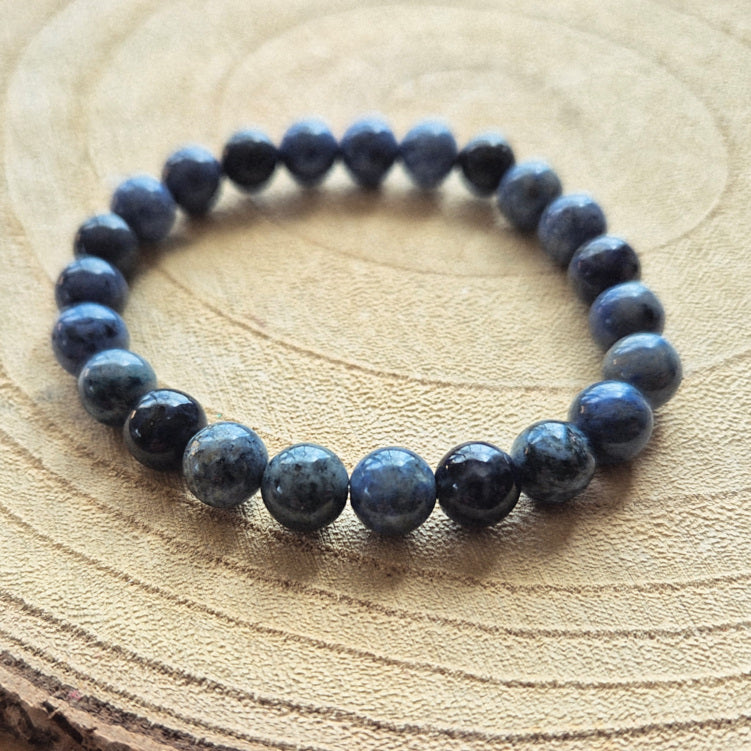 Bracelet en dumortiérite naturelle avec perles de 8 mm aux nuances bleues montées sur élastique