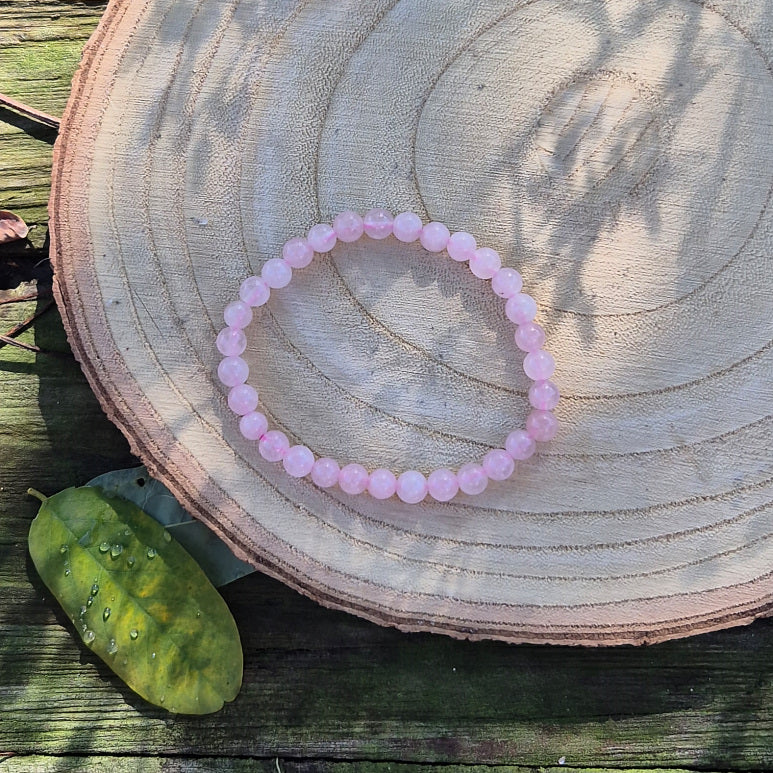 Bracelet en perles de 6 mm en quartz rose naturel du Brésil, pierre d’amour, de tendresse et d’apaisement émotionnel.