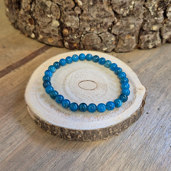bracelet en apatite associé à l'expression personnelle
