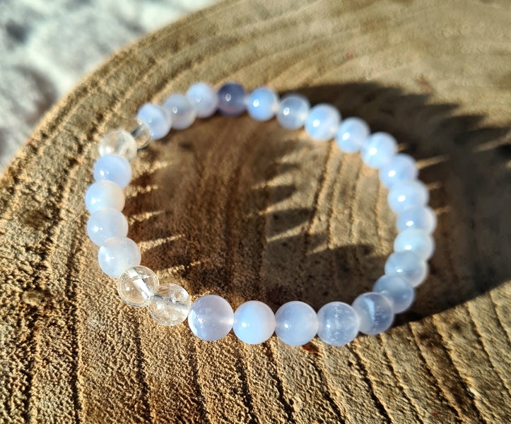Bracelet en Calcédoine Bleue et Cristal de roche 6mm