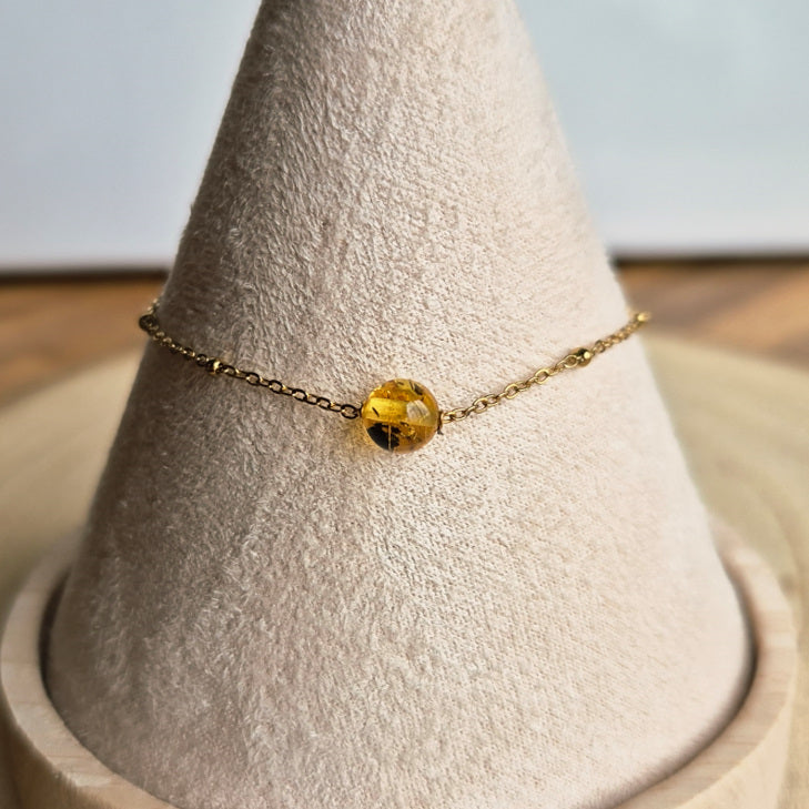 Bracelet en ambre naturel avec une perle de 6 mm monté sur chaîne en acier inoxydable, création Les Secrets de G&M