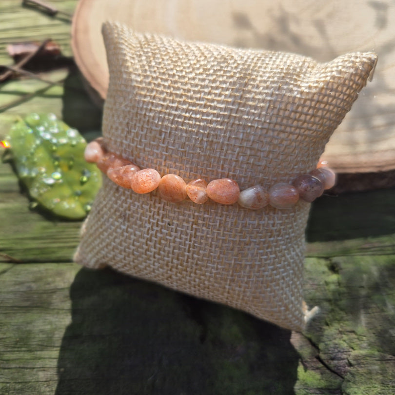 Bracelet en perles baroques en pierre de soleil naturelle d’Inde, pierre de joie, de confiance et d’énergie positive.