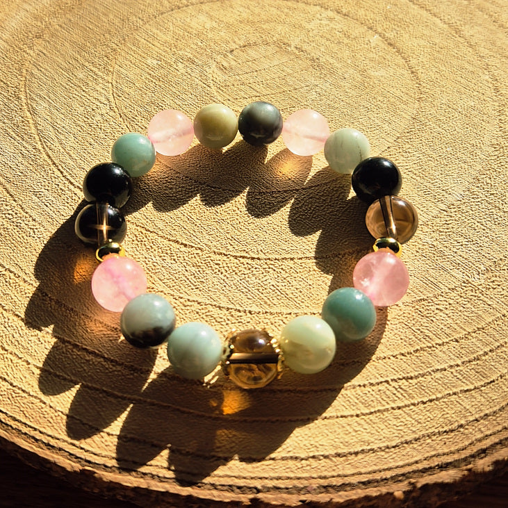 Bracelet protecteur en Obsidienne Noire, Amazonite et Quartz Fumé — aide à poser les limites et à rester centré avec douceur.
