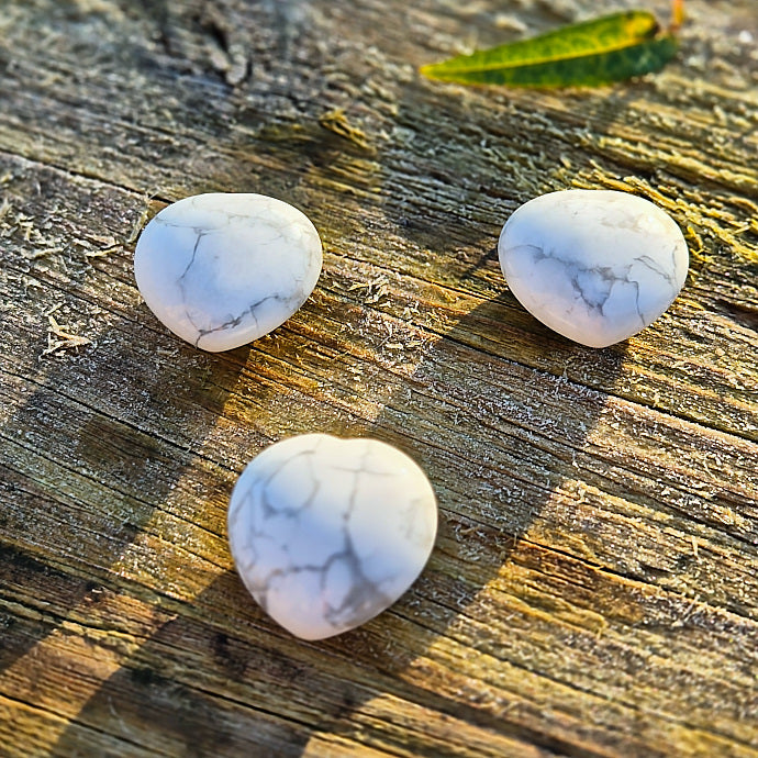 Galet Coeur en Howlite Blanche 3cm