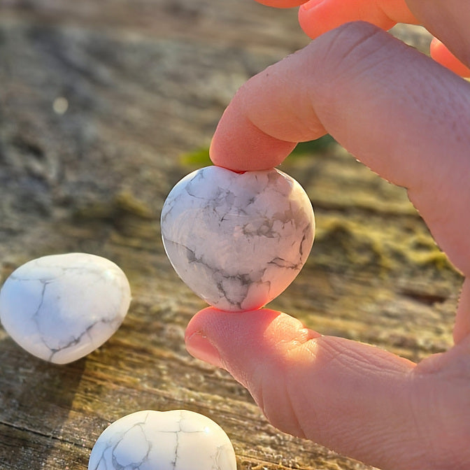 Galet Coeur en Howlite Blanche 3cm