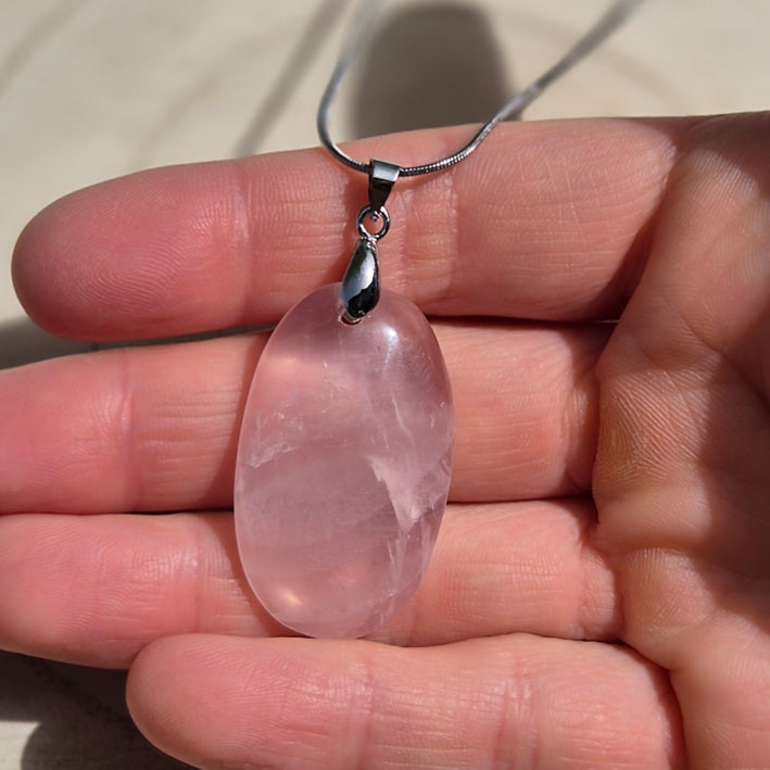 Collier Ovale en Quartz Rose