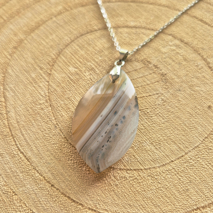 Collier en agate double pointe – pendentif en pierre naturelle sur chaîne acier inoxydable, bijou élégant et harmonisant