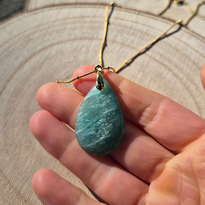 Collier Goutte Amazonite de Madagascar Chaine couleur or