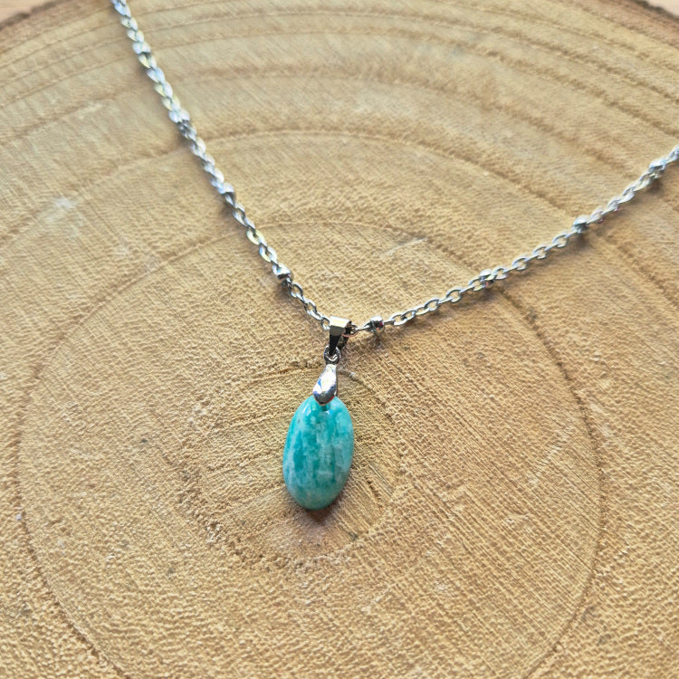 Collier en amazonite ovale 1,5 cm – pierre naturelle bleu-vert sur chaîne acier inoxydable, bijou doux et apaisant