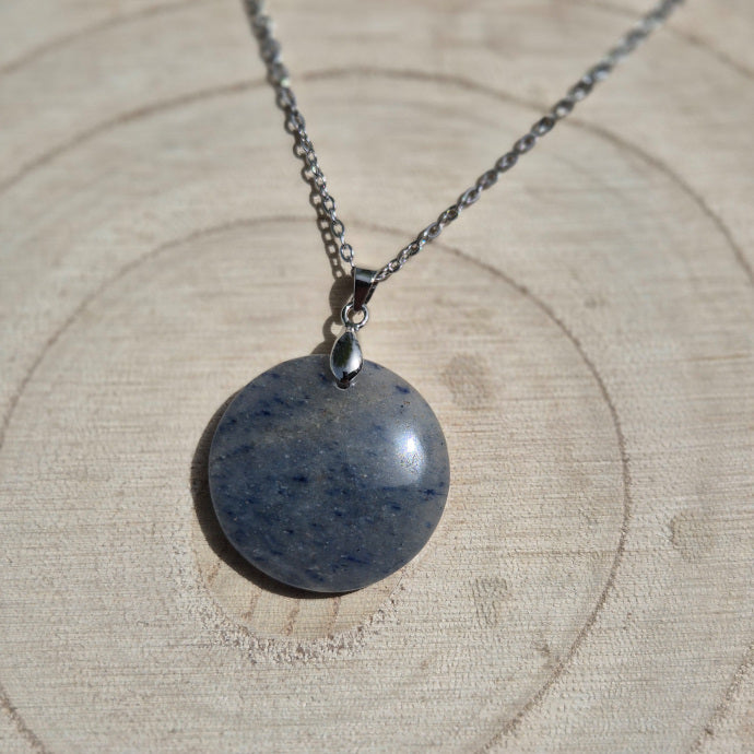 Collier Rond en Quartz Bleu de Madagascar