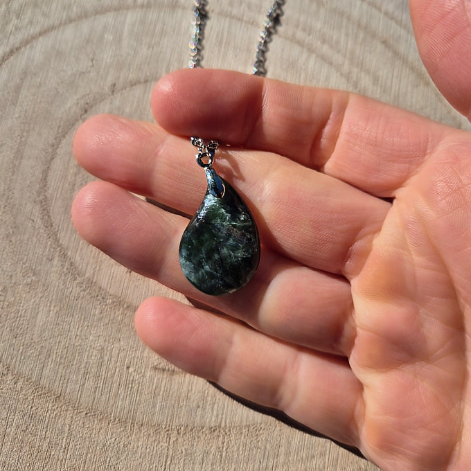 Collier Goutte Graphique en Séraphinite