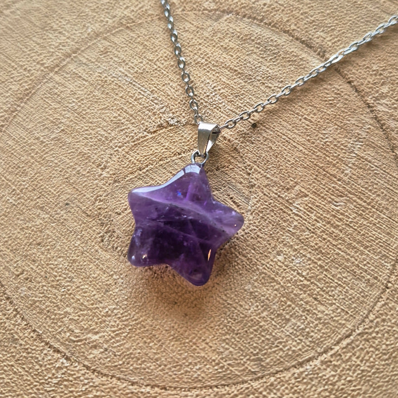 Collier pendentif étoile en améthyste naturelle monté sur chaîne en acier inoxydable