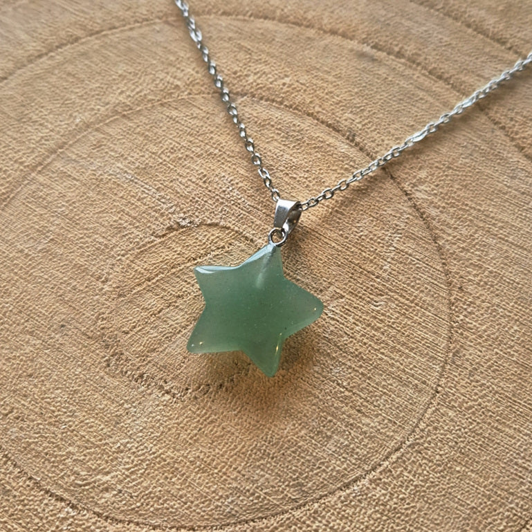 Collier pendentif étoile en aventurine verte naturelle monté sur chaîne en acier inoxydable
