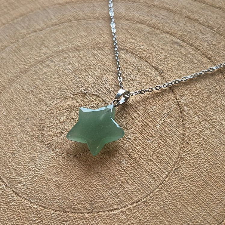 Collier pendentif étoile en aventurine verte naturelle monté sur chaîne en acier inoxydable