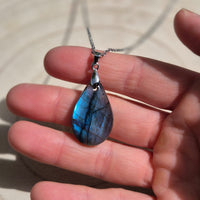Collier Petite Goutte en Labradorite de Madagascar