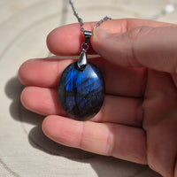 Collier Ovale en Labradorite Bleue de Madagascar