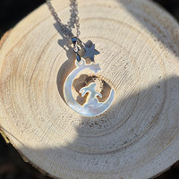 Collier en Nacre Lapin sur Lune